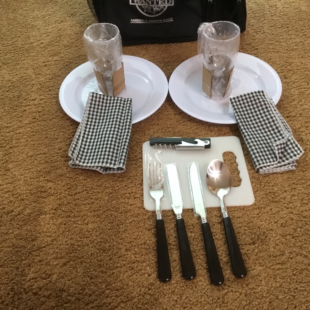 Cooler Bag America’s Most Wanted Soft Sided Picnic Set - Picture 8 of 16